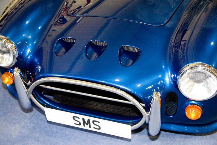 Nose of a blue Cobra wearing an SMS number plate